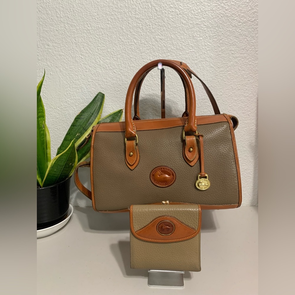 💕👜Vintage Dooney & Bourke Bag & Matching Wallet - Picture 15 of 16